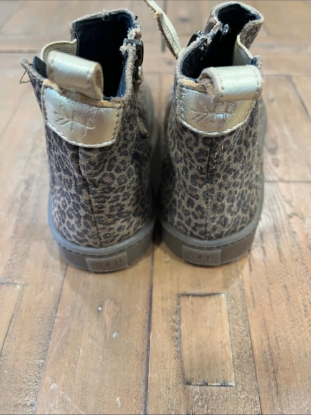 Freshly picked Leopard Print Chelsea Ankle Boots girls 11